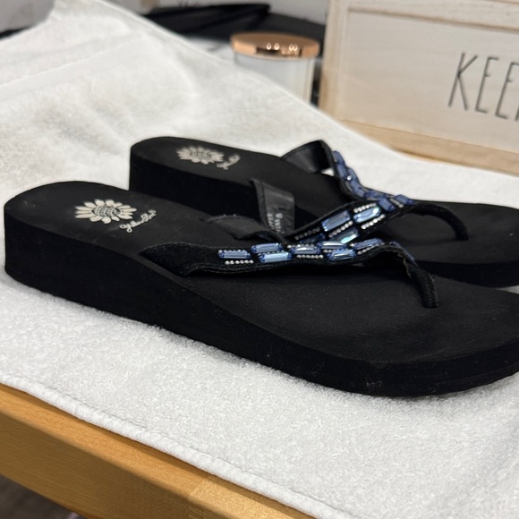 Black and Blue Beaded Yellow Box Flip Flops - Picture 3 of 3